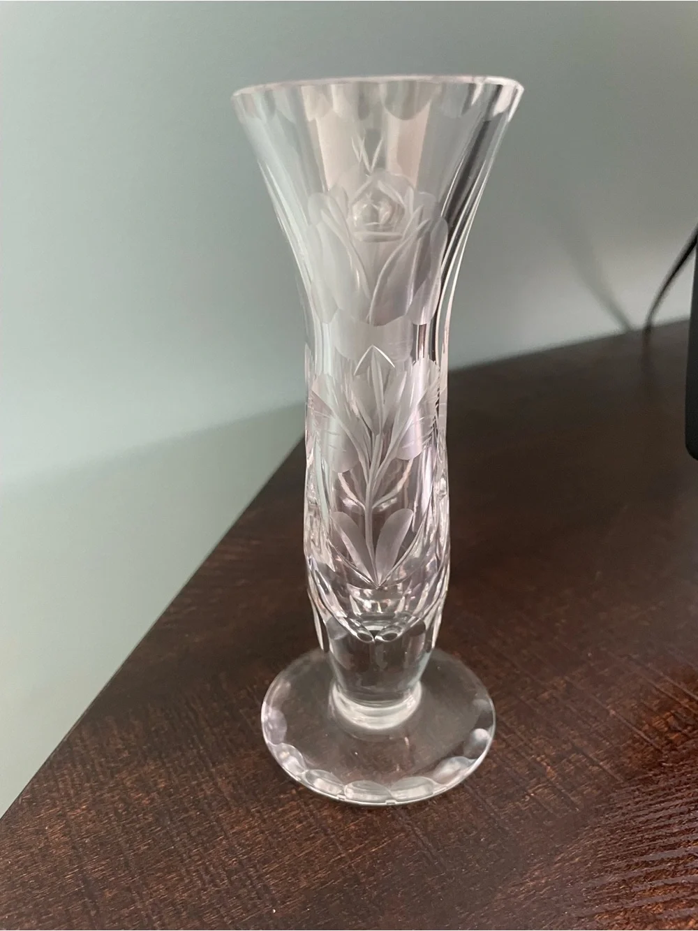 Crystal bud vase with etched rose design - Picture 8 of 8